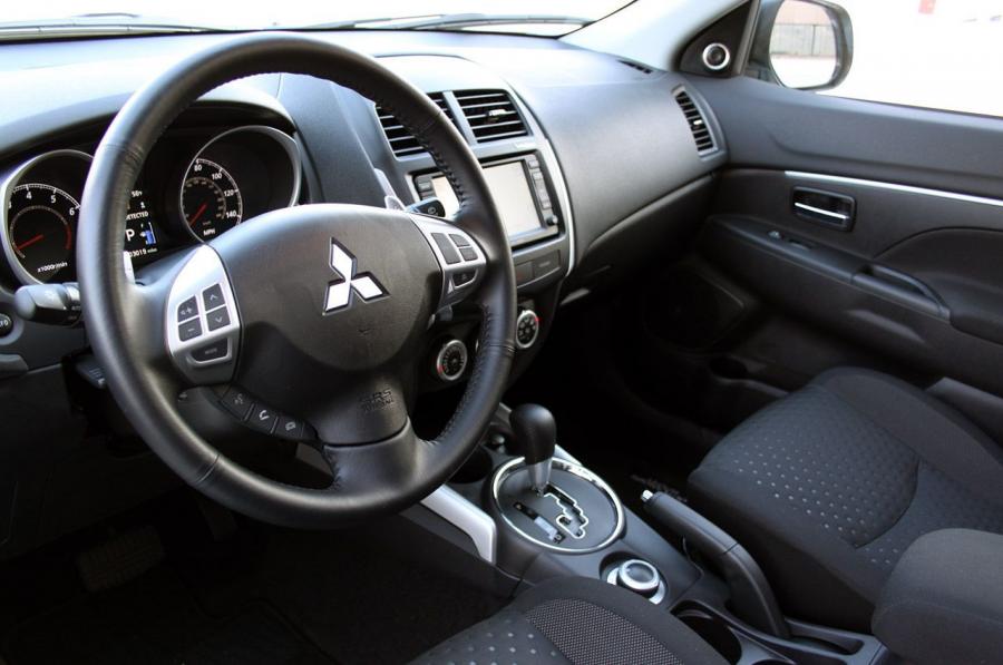  Mitsubishi Outlander Sport SE AWC 2011 года  (фото 34 из 48)